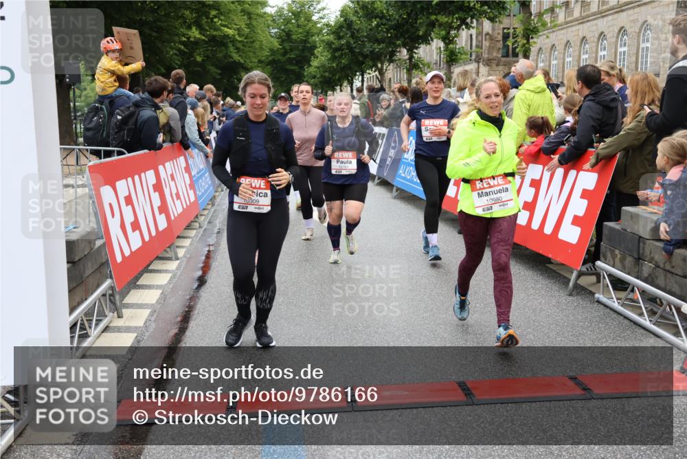 14.06.2026 - REWE Women's Run Strokosch-Dieckow http://msf.ph/oto/9786166 14.06.2026 10:05:51 Ziel 10057, 10059, 10076, 10087, 10271, 10309, 10332, 10348, 10493, 10579, 10694, 10726, 10761, 10799, 10980, 11357, 11363, 11532 meine-sportfotos.de