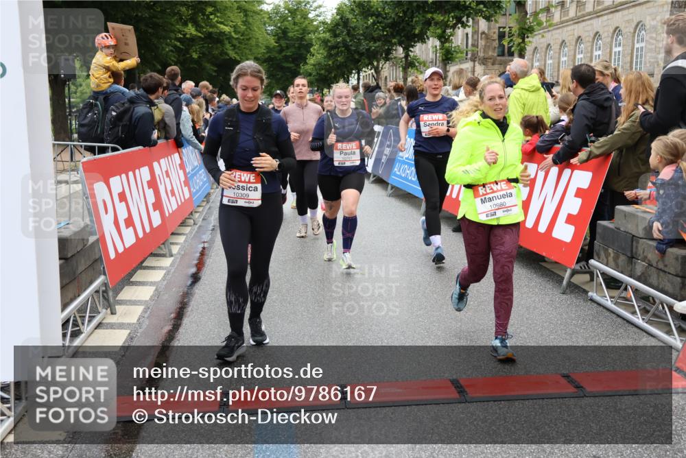 14.06.2026 - REWE Women's Run Strokosch-Dieckow http://msf.ph/oto/9786167 14.06.2026 10:05:51 Ziel 10057, 10059, 10076, 10087, 10271, 10309, 10332, 10348, 10493, 10579, 10694, 10726, 10761, 10799, 10980, 11357, 11363, 11532 meine-sportfotos.de