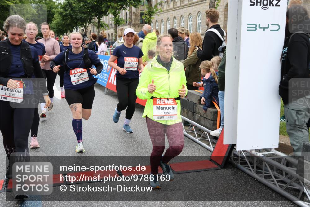14.06.2026 - REWE Women's Run Strokosch-Dieckow http://msf.ph/oto/9786169 14.06.2026 10:05:51 Ziel 10057, 10059, 10076, 10087, 10271, 10309, 10332, 10348, 10493, 10579, 10694, 10726, 10761, 10799, 10980, 11357, 11363, 11532 meine-sportfotos.de