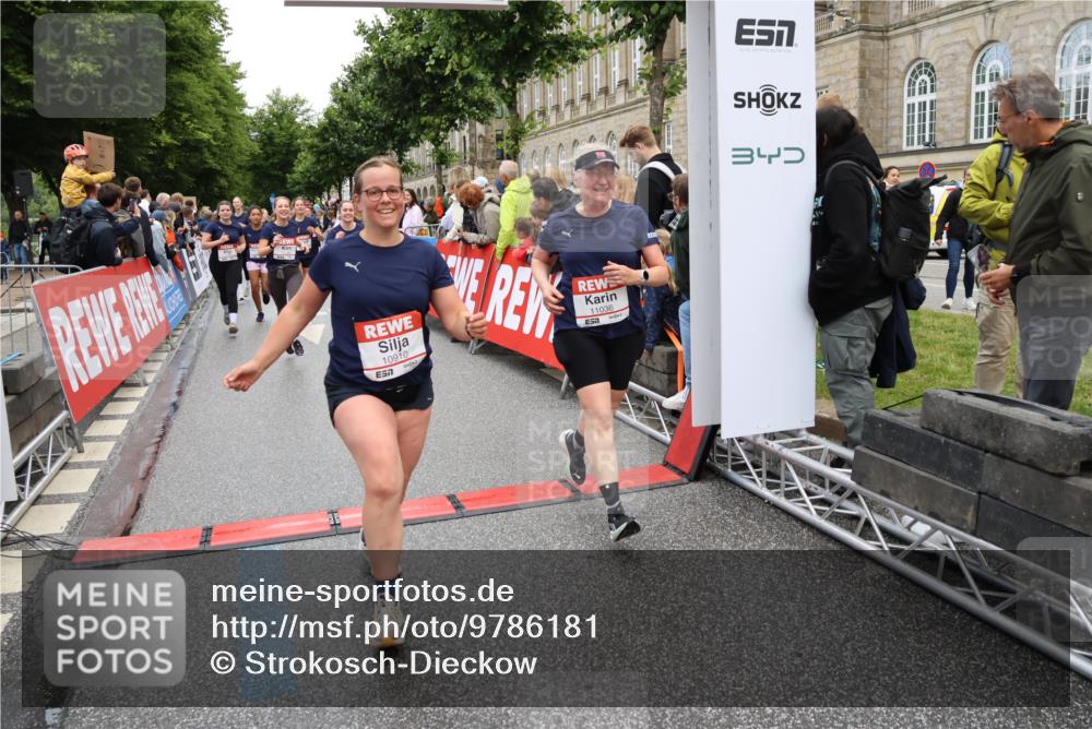 14.06.2026 - REWE Women's Run Strokosch-Dieckow http://msf.ph/oto/9786181 14.06.2026 10:05:57 Ziel 10048, 10049, 10050, 10087, 10199, 10309, 10332, 10477, 10579, 10624, 10694, 10705, 10726, 10761, 10799, 10910, 10980, 11010, 11034, 11036, 11316, 11356, 11363, 11532 meine-sportfotos.de