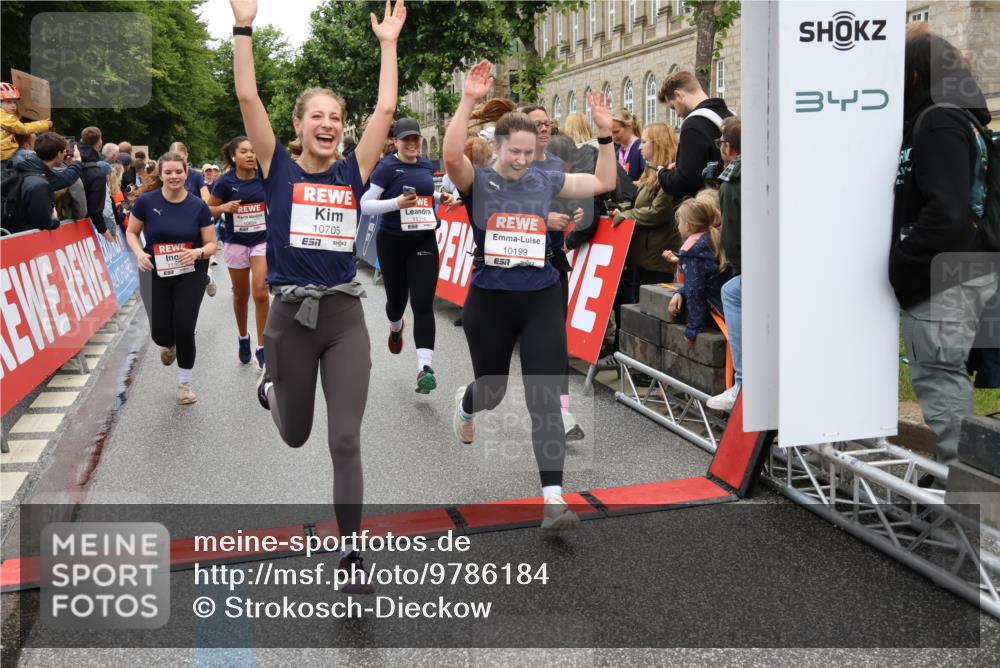 14.06.2026 - REWE Women's Run Strokosch-Dieckow http://msf.ph/oto/9786184 14.06.2026 10:05:59 Ziel 10048, 10049, 10050, 10087, 10199, 10309, 10332, 10477, 10538, 10579, 10624, 10654, 10694, 10705, 10726, 10761, 10799, 10910, 10980, 11010, 11034, 11036, 11181, 11316, 11356, 11363, 11532 meine-sportfotos.de