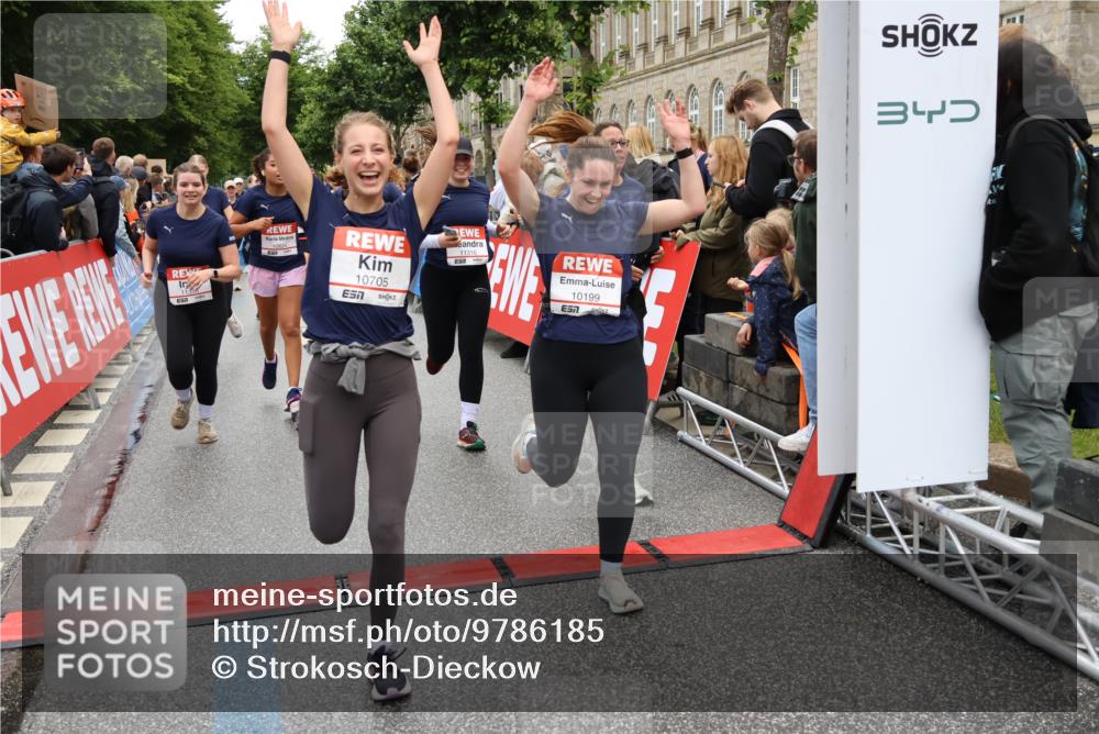14.06.2026 - REWE Women's Run Strokosch-Dieckow http://msf.ph/oto/9786185 14.06.2026 10:05:59 Ziel 10048, 10049, 10050, 10087, 10199, 10309, 10332, 10477, 10538, 10579, 10624, 10654, 10694, 10705, 10726, 10761, 10799, 10910, 10980, 11010, 11034, 11036, 11181, 11316, 11356, 11363, 11532 meine-sportfotos.de