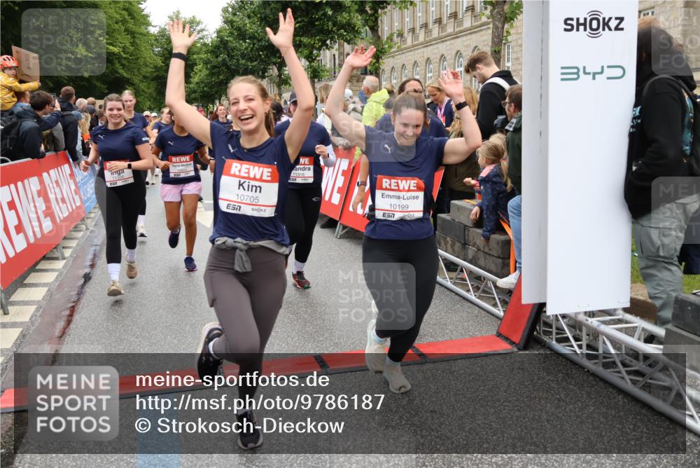 14.06.2026 - REWE Women's Run Strokosch-Dieckow http://msf.ph/oto/9786187 14.06.2026 10:05:59 Ziel 10048, 10049, 10050, 10087, 10199, 10309, 10332, 10477, 10538, 10579, 10624, 10654, 10694, 10705, 10726, 10761, 10799, 10910, 10980, 11010, 11034, 11036, 11181, 11316, 11356, 11363, 11532 meine-sportfotos.de