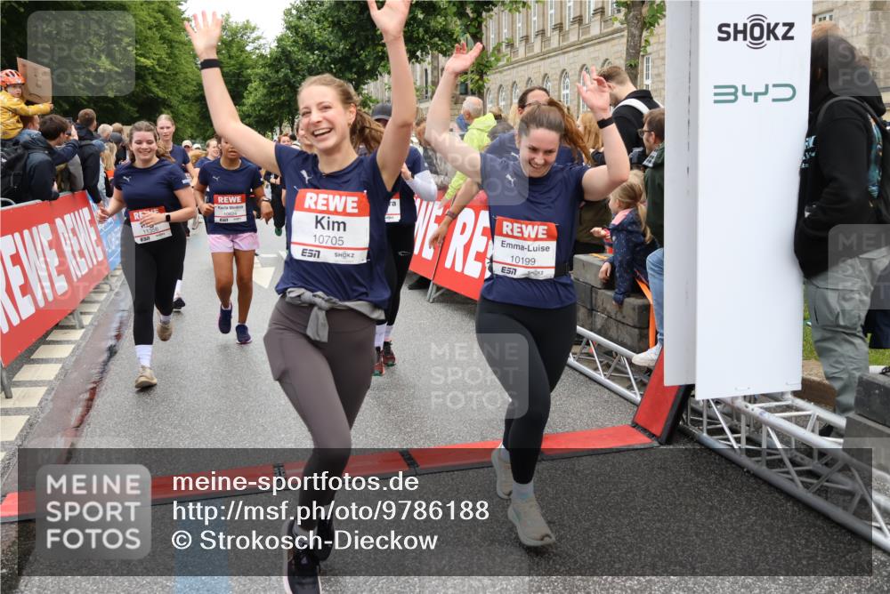 14.06.2026 - REWE Women's Run Strokosch-Dieckow http://msf.ph/oto/9786188 14.06.2026 10:05:59 Ziel 10048, 10049, 10050, 10087, 10199, 10309, 10332, 10477, 10538, 10579, 10624, 10654, 10694, 10705, 10726, 10761, 10799, 10910, 10980, 11010, 11034, 11036, 11181, 11316, 11356, 11363, 11532 meine-sportfotos.de