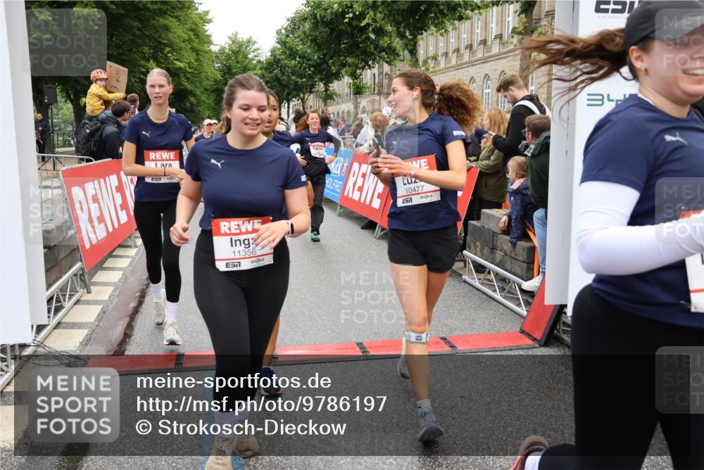 14.06.2026 - REWE Women's Run Strokosch-Dieckow http://msf.ph/oto/9786197 14.06.2026 10:06:00 Ziel 10048, 10049, 10050, 10087, 10123, 10199, 10332, 10477, 10538, 10579, 10624, 10654, 10694, 10705, 10726, 10799, 10910, 11010, 11034, 11036, 11181, 11316, 11356, 11363, 11532 meine-sportfotos.de