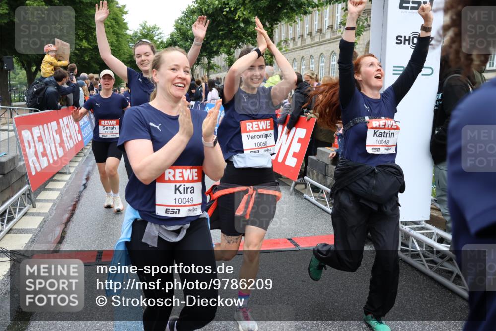 14.06.2026 - REWE Women's Run Strokosch-Dieckow http://msf.ph/oto/9786209 14.06.2026 10:06:02 Ziel 10019, 10048, 10049, 10050, 10123, 10199, 10477, 10538, 10581, 10624, 10654, 10694, 10705, 10910, 11010, 11034, 11036, 11114, 11121, 11181, 11316, 11356, 11363 meine-sportfotos.de