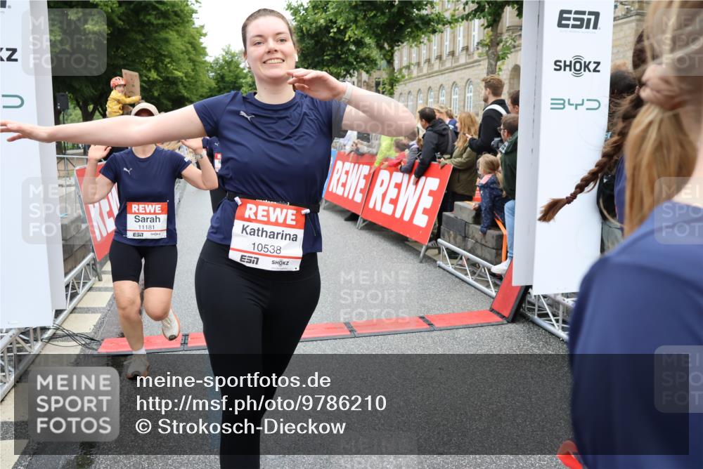 14.06.2026 - REWE Women's Run Strokosch-Dieckow http://msf.ph/oto/9786210 14.06.2026 10:06:03 Ziel 10019, 10048, 10049, 10050, 10123, 10199, 10477, 10538, 10581, 10624, 10654, 10694, 10705, 10910, 11010, 11034, 11036, 11114, 11121, 11181, 11316, 11356, 11363 meine-sportfotos.de