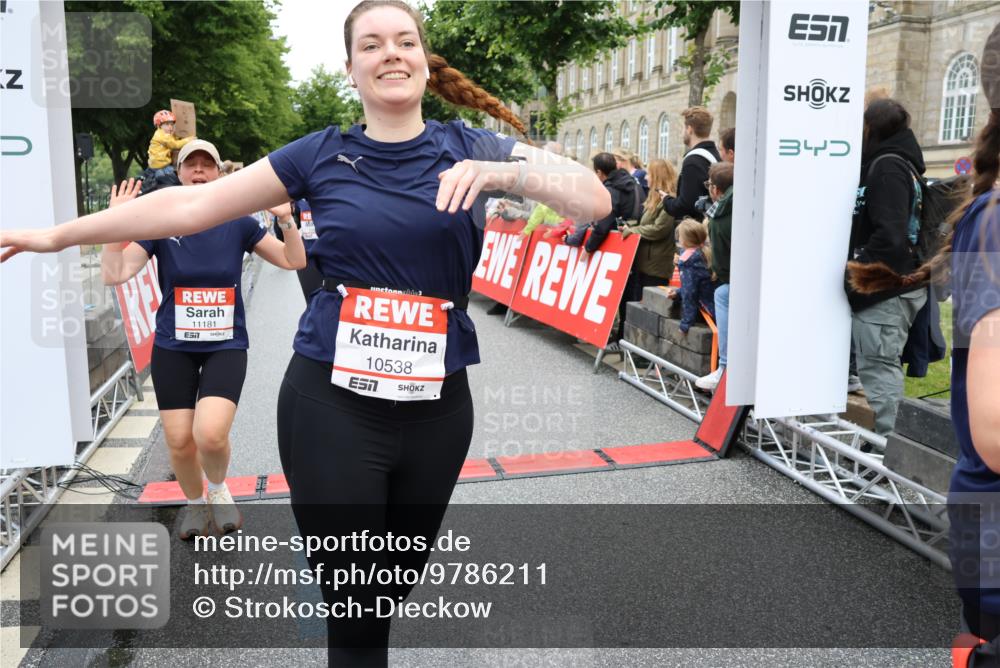 14.06.2026 - REWE Women's Run Strokosch-Dieckow http://msf.ph/oto/9786211 14.06.2026 10:06:03 Ziel 10019, 10048, 10049, 10050, 10123, 10199, 10477, 10538, 10581, 10624, 10654, 10694, 10705, 10910, 11010, 11034, 11036, 11114, 11121, 11181, 11316, 11356, 11363 meine-sportfotos.de