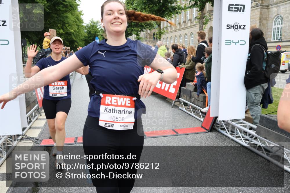 14.06.2026 - REWE Women's Run Strokosch-Dieckow http://msf.ph/oto/9786212 14.06.2026 10:06:03 Ziel 10019, 10048, 10049, 10050, 10123, 10199, 10477, 10538, 10581, 10624, 10654, 10694, 10705, 10910, 11010, 11034, 11036, 11114, 11121, 11181, 11316, 11356, 11363 meine-sportfotos.de