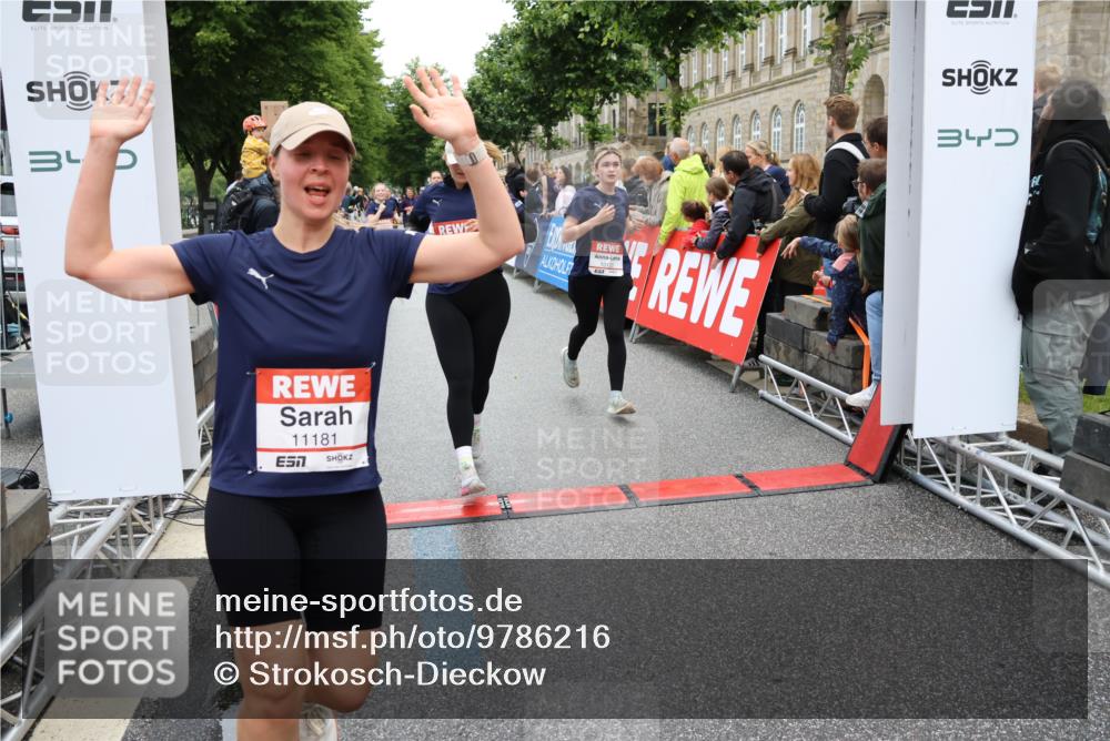 14.06.2026 - REWE Women's Run Strokosch-Dieckow http://msf.ph/oto/9786216 14.06.2026 10:06:04 Ziel 10019, 10048, 10049, 10050, 10123, 10199, 10477, 10538, 10581, 10624, 10654, 10705, 10910, 11010, 11034, 11036, 11114, 11121, 11181, 11316, 11356 meine-sportfotos.de