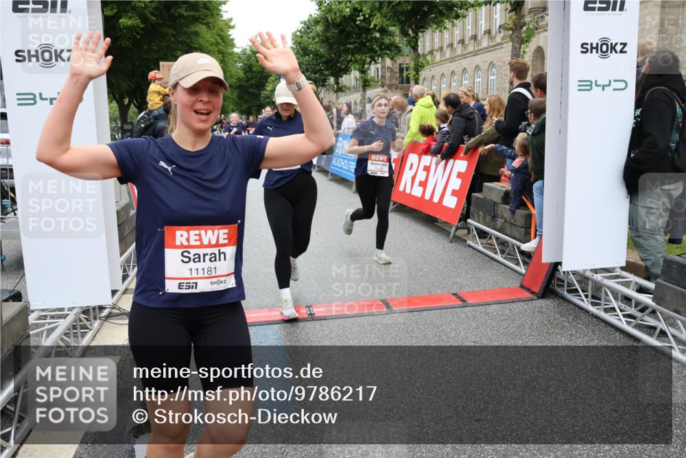 14.06.2026 - REWE Women's Run Strokosch-Dieckow http://msf.ph/oto/9786217 14.06.2026 10:06:04 Ziel 10019, 10048, 10049, 10050, 10123, 10199, 10477, 10538, 10581, 10624, 10654, 10705, 10910, 11010, 11034, 11036, 11114, 11121, 11181, 11316, 11356 meine-sportfotos.de
