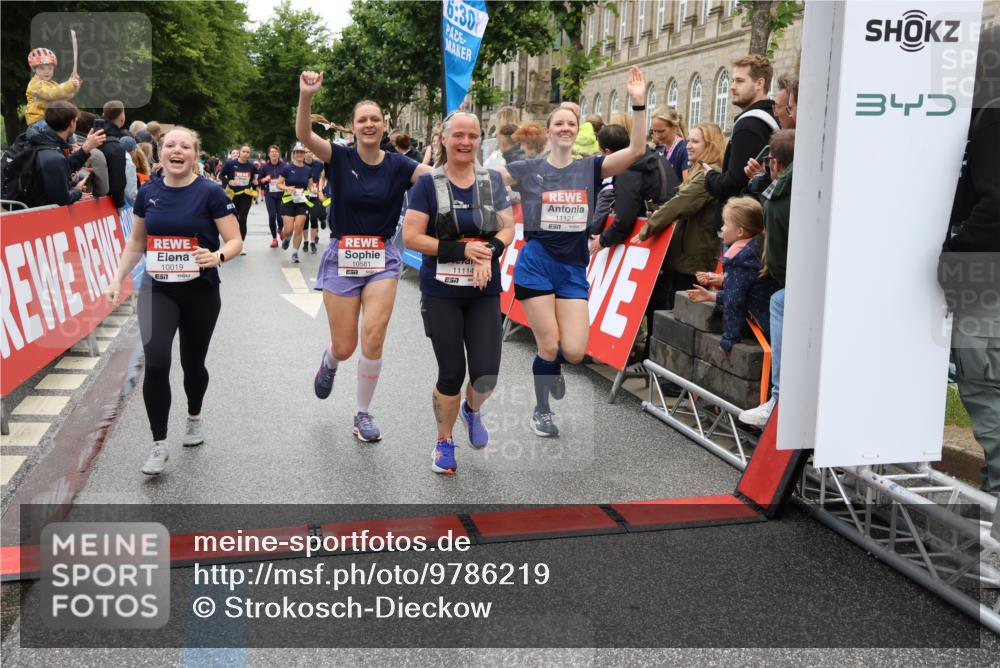 14.06.2026 - REWE Women's Run Strokosch-Dieckow http://msf.ph/oto/9786219 14.06.2026 10:06:06 Ziel 10019, 10048, 10049, 10050, 10123, 10199, 10462, 10477, 10538, 10581, 10624, 10654, 10705, 10880, 11010, 11034, 11114, 11121, 11181, 11316, 11356 meine-sportfotos.de