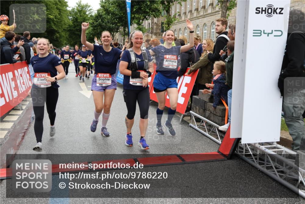 14.06.2026 - REWE Women's Run Strokosch-Dieckow http://msf.ph/oto/9786220 14.06.2026 10:06:06 Ziel 10019, 10048, 10049, 10050, 10123, 10199, 10462, 10477, 10538, 10581, 10624, 10654, 10705, 10880, 11010, 11034, 11114, 11121, 11181, 11316, 11356 meine-sportfotos.de
