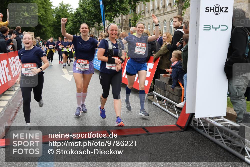 14.06.2026 - REWE Women's Run Strokosch-Dieckow http://msf.ph/oto/9786221 14.06.2026 10:06:06 Ziel 10019, 10048, 10049, 10050, 10123, 10199, 10462, 10477, 10538, 10581, 10624, 10654, 10705, 10880, 11010, 11034, 11114, 11121, 11181, 11316, 11356 meine-sportfotos.de