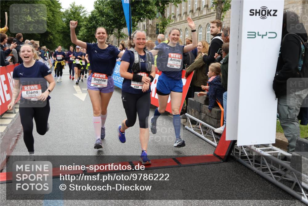 14.06.2026 - REWE Women's Run Strokosch-Dieckow http://msf.ph/oto/9786222 14.06.2026 10:06:07 Ziel 10019, 10048, 10049, 10050, 10123, 10195, 10462, 10477, 10538, 10581, 10624, 10654, 10671, 10823, 10880, 11010, 11034, 11114, 11121, 11181, 11188, 11316, 11356 meine-sportfotos.de