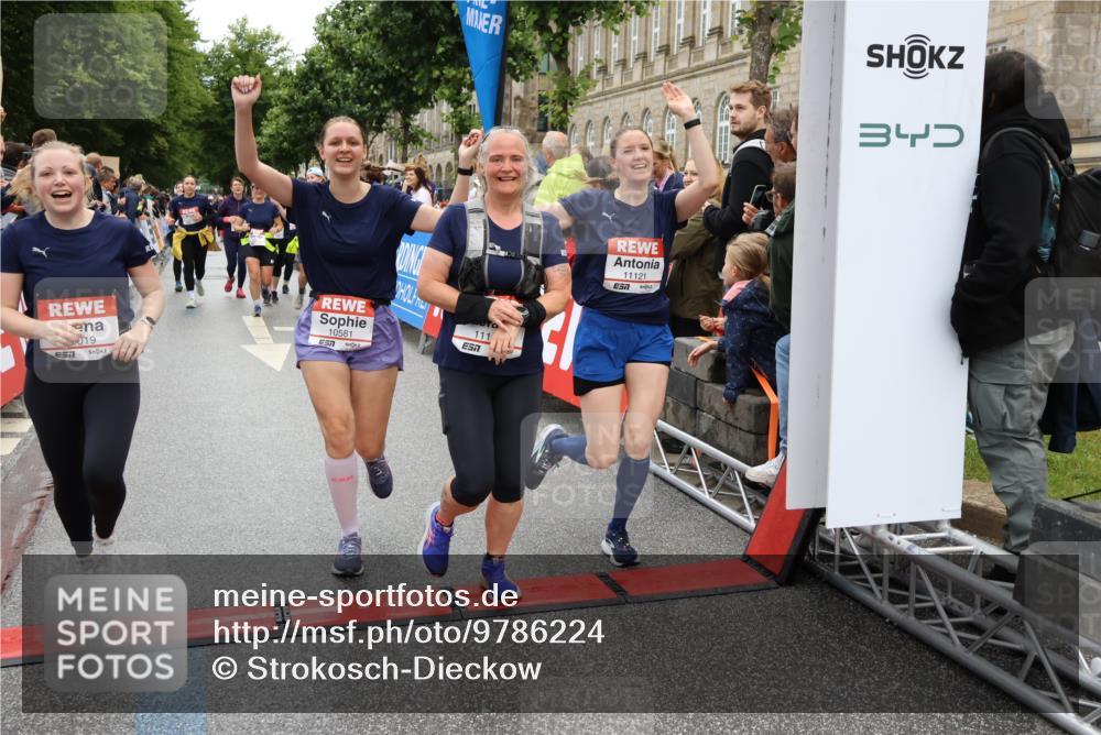 14.06.2026 - REWE Women's Run Strokosch-Dieckow http://msf.ph/oto/9786224 14.06.2026 10:06:07 Ziel 10019, 10048, 10049, 10050, 10123, 10195, 10462, 10477, 10538, 10581, 10624, 10654, 10671, 10823, 10880, 11010, 11034, 11114, 11121, 11181, 11188, 11316, 11356 meine-sportfotos.de