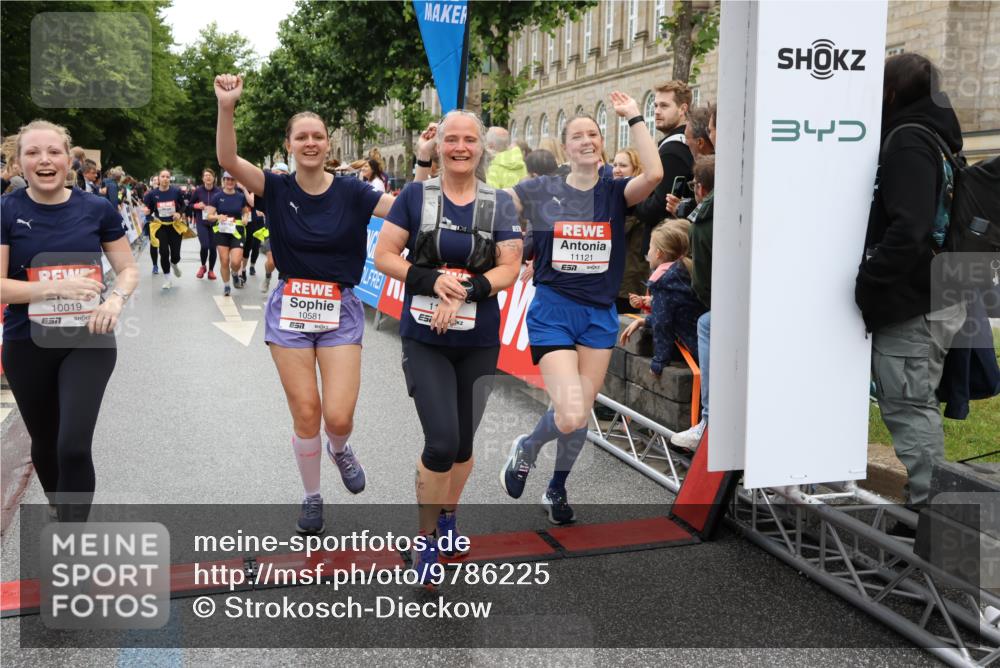 14.06.2026 - REWE Women's Run Strokosch-Dieckow http://msf.ph/oto/9786225 14.06.2026 10:06:07 Ziel 10019, 10048, 10049, 10050, 10123, 10195, 10462, 10477, 10538, 10581, 10624, 10654, 10671, 10823, 10880, 11010, 11034, 11114, 11121, 11181, 11188, 11316, 11356 meine-sportfotos.de