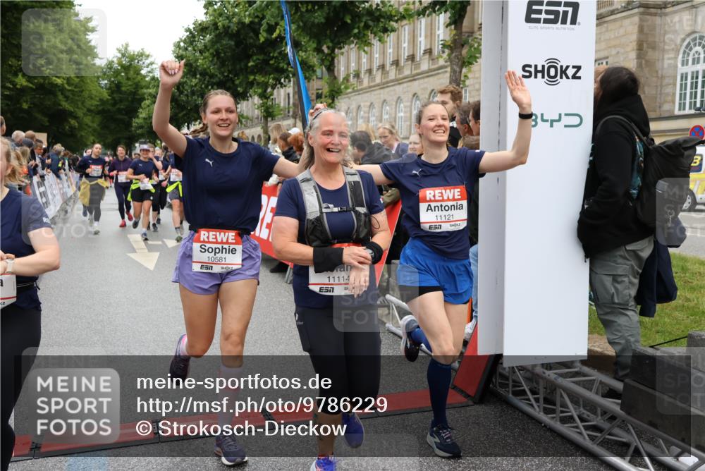 14.06.2026 - REWE Women's Run Strokosch-Dieckow http://msf.ph/oto/9786229 14.06.2026 10:06:07 Ziel 10019, 10048, 10049, 10050, 10123, 10195, 10462, 10477, 10538, 10581, 10624, 10654, 10671, 10823, 10880, 11010, 11034, 11114, 11121, 11181, 11188, 11316, 11356 meine-sportfotos.de