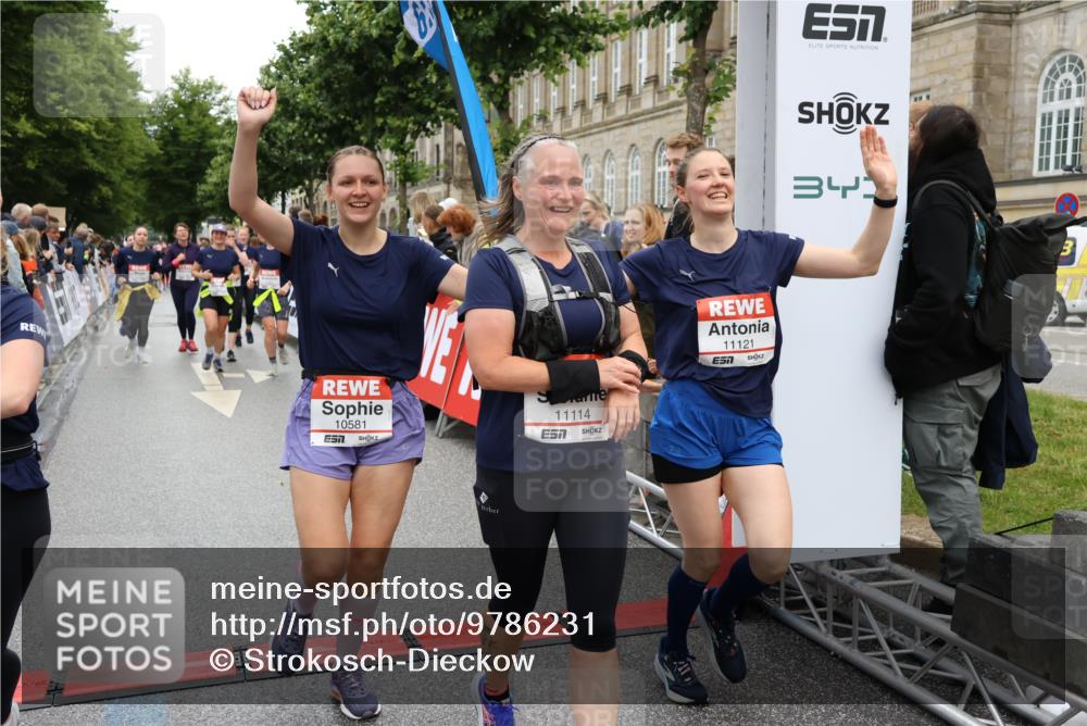 14.06.2026 - REWE Women's Run Strokosch-Dieckow http://msf.ph/oto/9786231 14.06.2026 10:06:07 Ziel 10019, 10048, 10049, 10050, 10123, 10195, 10462, 10477, 10538, 10581, 10624, 10654, 10671, 10823, 10880, 11010, 11034, 11114, 11121, 11181, 11188, 11316, 11356 meine-sportfotos.de