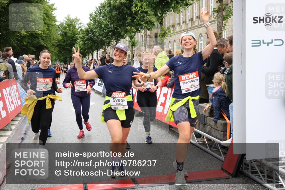 14.06.2026 - REWE Women's Run Strokosch-Dieckow http://msf.ph/oto/9786237 14.06.2026 10:06:11 Ziel 10019, 10123, 10195, 10462, 10581, 10654, 10671, 10823, 10880, 11112, 11114, 11121, 11188 meine-sportfotos.de