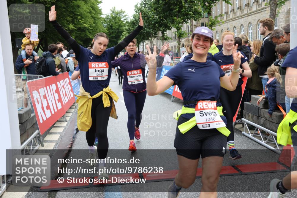 14.06.2026 - REWE Women's Run Strokosch-Dieckow http://msf.ph/oto/9786238 14.06.2026 10:06:11 Ziel 10019, 10123, 10195, 10462, 10581, 10654, 10671, 10823, 10880, 11112, 11114, 11121, 11188 meine-sportfotos.de