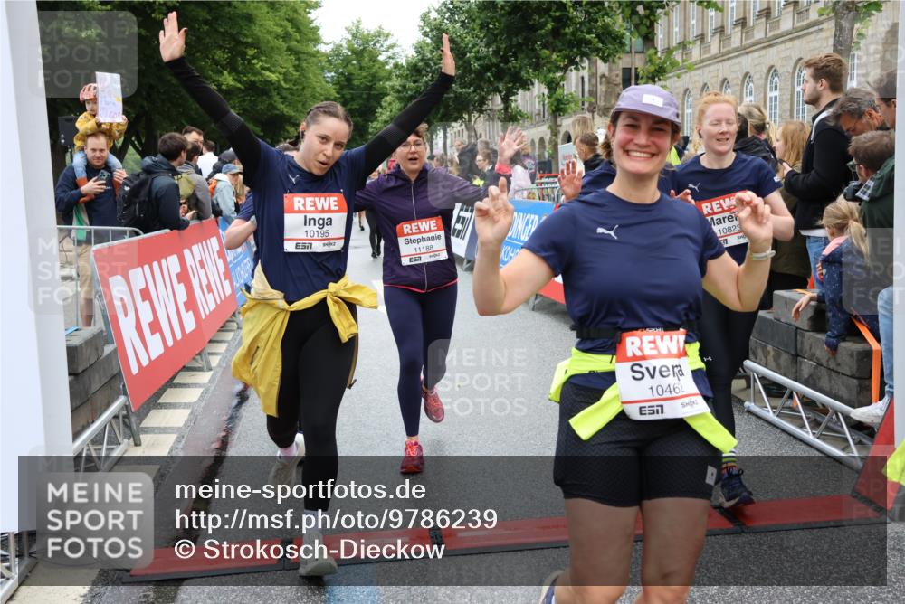 14.06.2026 - REWE Women's Run Strokosch-Dieckow http://msf.ph/oto/9786239 14.06.2026 10:06:11 Ziel 10019, 10123, 10195, 10462, 10581, 10654, 10671, 10823, 10880, 11112, 11114, 11121, 11188 meine-sportfotos.de
