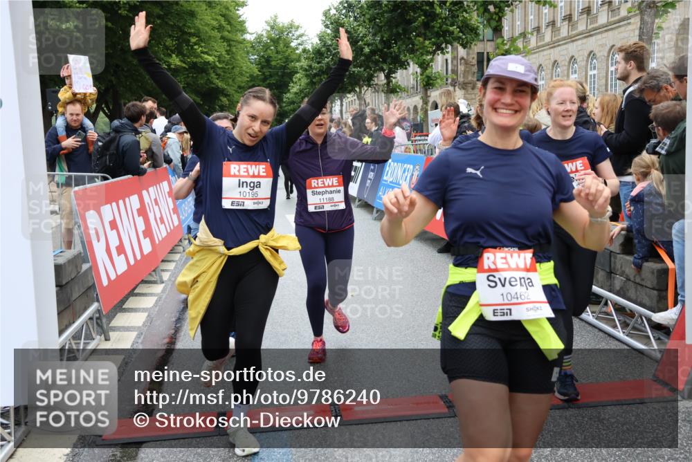 14.06.2026 - REWE Women's Run Strokosch-Dieckow http://msf.ph/oto/9786240 14.06.2026 10:06:11 Ziel 10019, 10123, 10195, 10462, 10581, 10654, 10671, 10823, 10880, 11112, 11114, 11121, 11188 meine-sportfotos.de