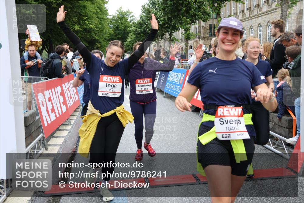 14.06.2026 - REWE Women's Run Strokosch-Dieckow http://msf.ph/oto/9786241 14.06.2026 10:06:11 Ziel 10019, 10123, 10195, 10462, 10581, 10654, 10671, 10823, 10880, 11112, 11114, 11121, 11188 meine-sportfotos.de