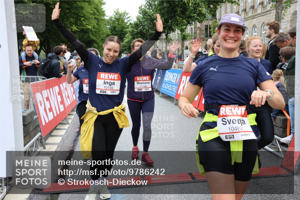 14.06.2026 - REWE Women's Run Strokosch-Dieckow http://msf.ph/oto/9786242 14.06.2026 10:06:11 Ziel 10019, 10123, 10195, 10462, 10581, 10654, 10671, 10823, 10880, 11112, 11114, 11121, 11188 meine-sportfotos.de