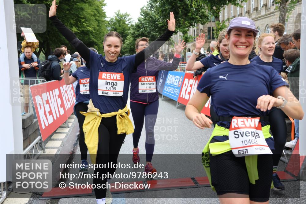 14.06.2026 - REWE Women's Run Strokosch-Dieckow http://msf.ph/oto/9786243 14.06.2026 10:06:11 Ziel 10019, 10123, 10195, 10462, 10581, 10654, 10671, 10823, 10880, 11112, 11114, 11121, 11188 meine-sportfotos.de