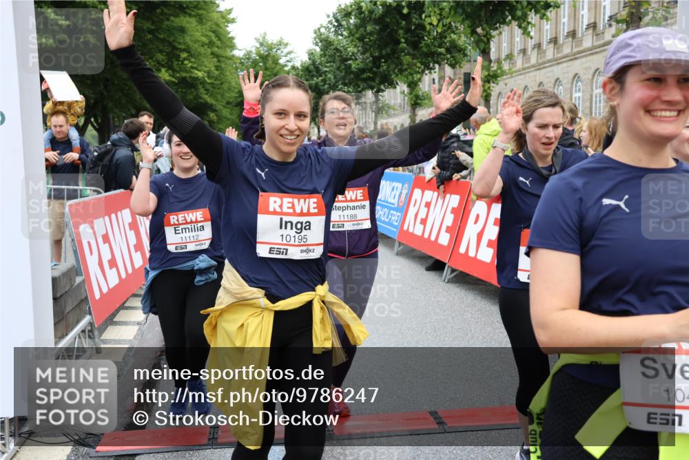 14.06.2026 - REWE Women's Run Strokosch-Dieckow http://msf.ph/oto/9786247 14.06.2026 10:06:12 Ziel 10019, 10123, 10195, 10462, 10581, 10671, 10823, 10880, 11112, 11114, 11121, 11188, 11503 meine-sportfotos.de