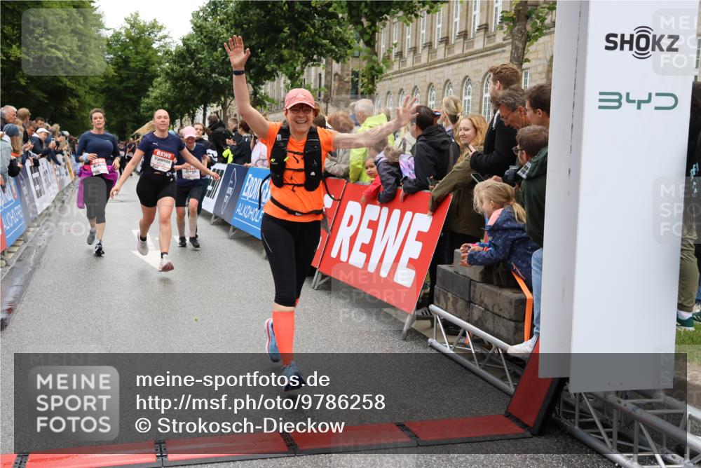 14.06.2026 - REWE Women's Run Strokosch-Dieckow http://msf.ph/oto/9786258 14.06.2026 10:06:19 Ziel 10195, 10284, 10671, 10701, 10823, 10988, 11112, 11134, 11188, 11211, 11503 meine-sportfotos.de