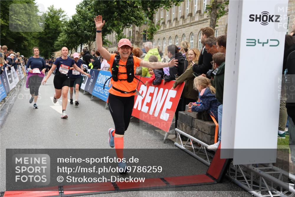 14.06.2026 - REWE Women's Run Strokosch-Dieckow http://msf.ph/oto/9786259 14.06.2026 10:06:19 Ziel 10195, 10284, 10671, 10701, 10823, 10988, 11112, 11134, 11188, 11211, 11503 meine-sportfotos.de