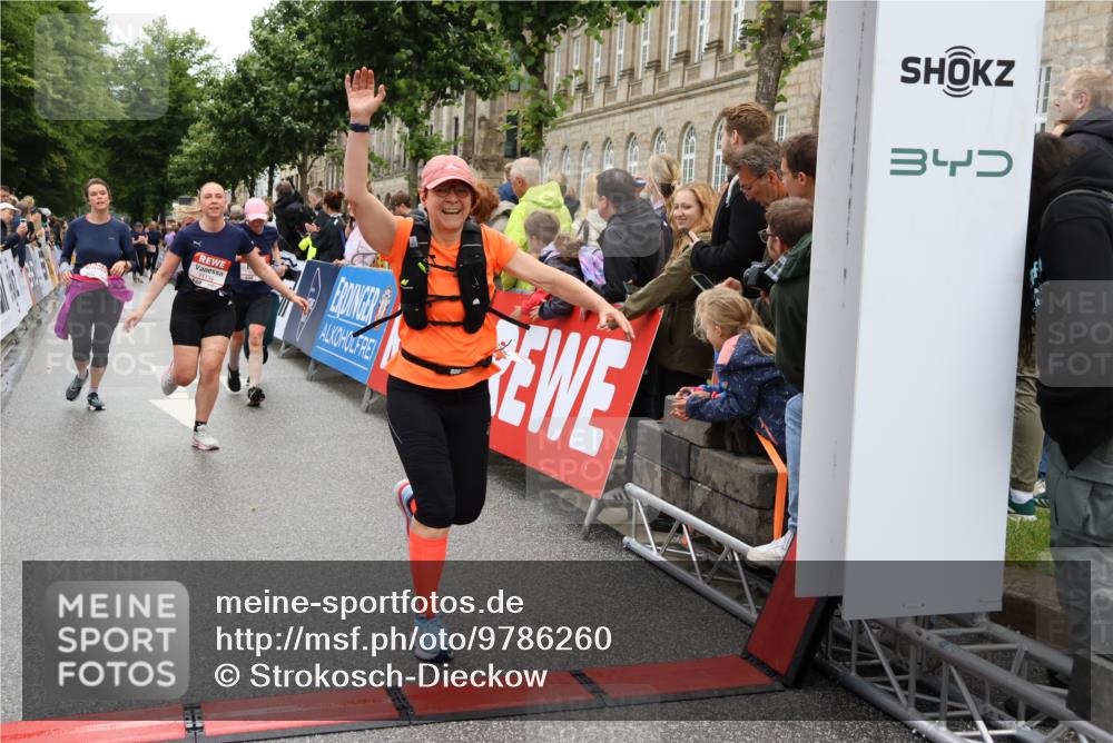 14.06.2026 - REWE Women's Run Strokosch-Dieckow http://msf.ph/oto/9786260 14.06.2026 10:06:19 Ziel 10195, 10284, 10671, 10701, 10823, 10988, 11112, 11134, 11188, 11211, 11503 meine-sportfotos.de