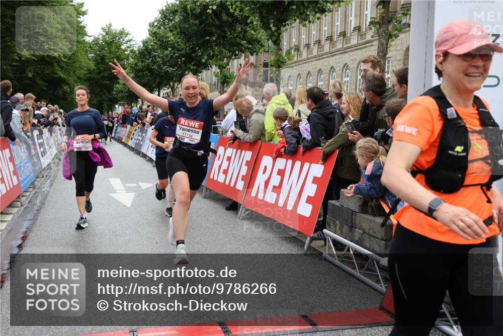 14.06.2026 - REWE Women's Run Strokosch-Dieckow http://msf.ph/oto/9786266 14.06.2026 10:06:20 Ziel 10284, 10701, 10988, 11112, 11134, 11211, 11503 meine-sportfotos.de