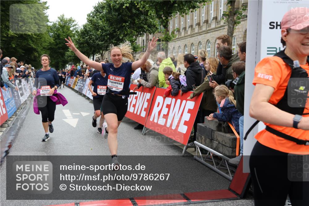 14.06.2026 - REWE Women's Run Strokosch-Dieckow http://msf.ph/oto/9786267 14.06.2026 10:06:20 Ziel 10284, 10701, 10988, 11112, 11134, 11211, 11503 meine-sportfotos.de