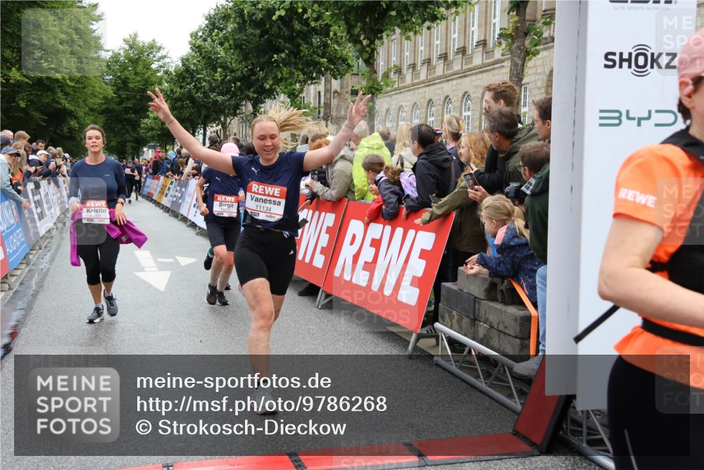 14.06.2026 - REWE Women's Run Strokosch-Dieckow http://msf.ph/oto/9786268 14.06.2026 10:06:20 Ziel 10284, 10701, 10988, 11112, 11134, 11211, 11503 meine-sportfotos.de