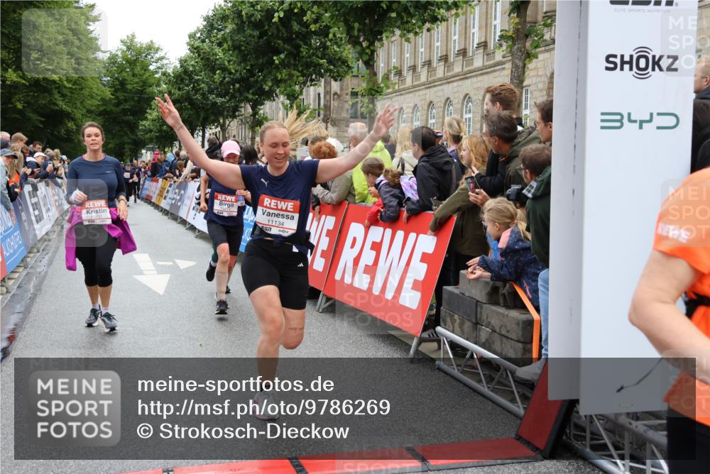 14.06.2026 - REWE Women's Run Strokosch-Dieckow http://msf.ph/oto/9786269 14.06.2026 10:06:20 Ziel 10284, 10701, 10988, 11112, 11134, 11211, 11503 meine-sportfotos.de