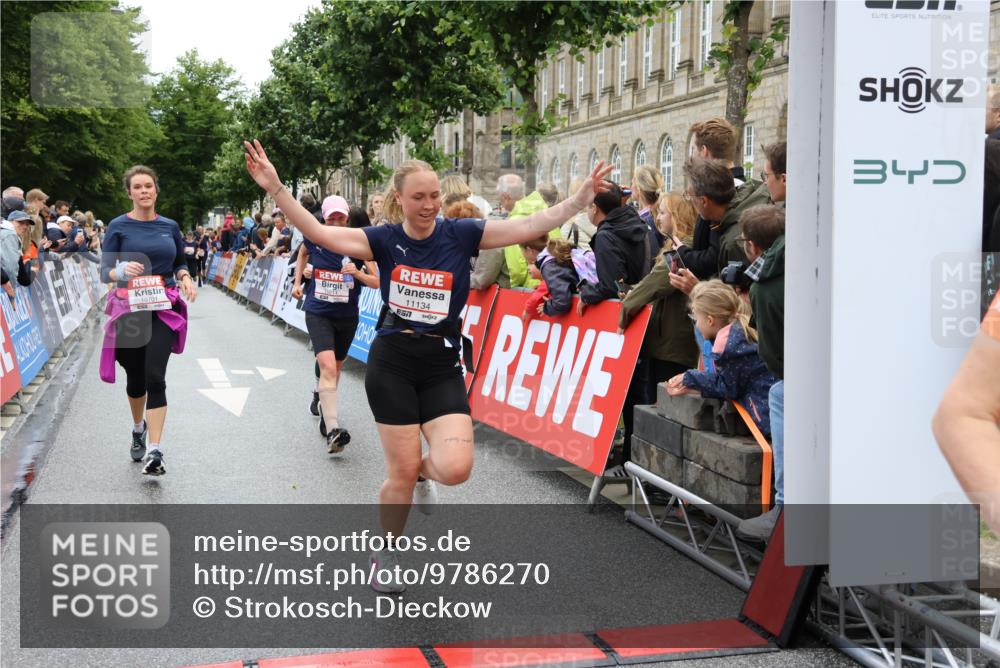14.06.2026 - REWE Women's Run Strokosch-Dieckow http://msf.ph/oto/9786270 14.06.2026 10:06:20 Ziel 10284, 10701, 10988, 11112, 11134, 11211, 11503 meine-sportfotos.de