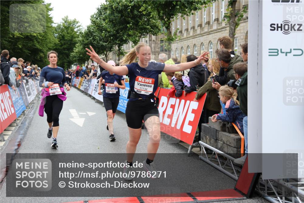 14.06.2026 - REWE Women's Run Strokosch-Dieckow http://msf.ph/oto/9786271 14.06.2026 10:06:20 Ziel 10284, 10701, 10988, 11112, 11134, 11211, 11503 meine-sportfotos.de