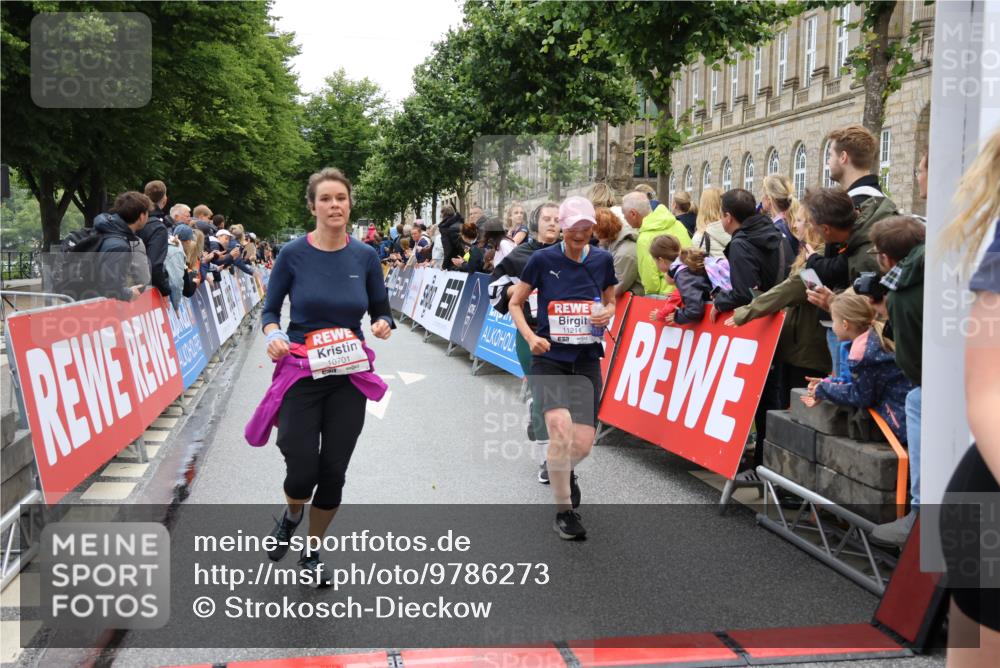 14.06.2026 - REWE Women's Run Strokosch-Dieckow http://msf.ph/oto/9786273 14.06.2026 10:06:21 Ziel 10284, 10701, 10988, 11134, 11211, 11503 meine-sportfotos.de