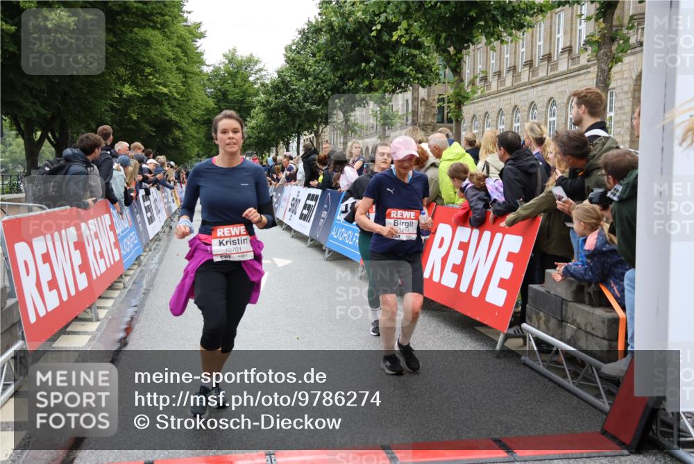 14.06.2026 - REWE Women's Run Strokosch-Dieckow http://msf.ph/oto/9786274 14.06.2026 10:06:21 Ziel 10284, 10701, 10988, 11134, 11211, 11503 meine-sportfotos.de