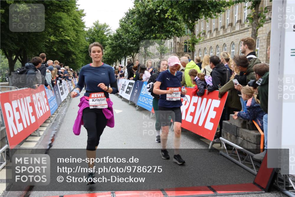 14.06.2026 - REWE Women's Run Strokosch-Dieckow http://msf.ph/oto/9786275 14.06.2026 10:06:21 Ziel 10284, 10701, 10988, 11134, 11211, 11503 meine-sportfotos.de