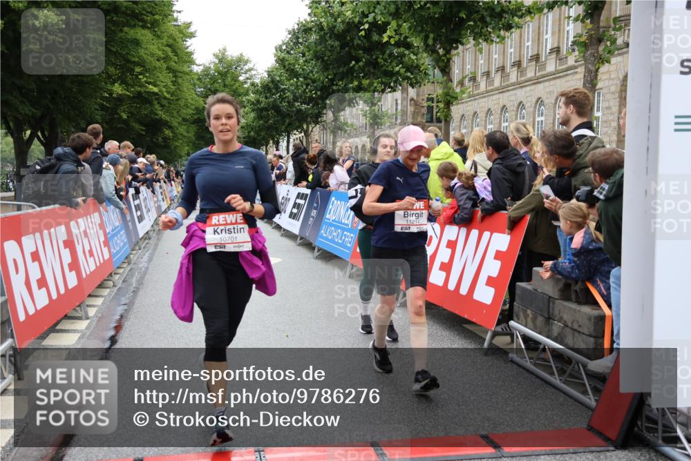 14.06.2026 - REWE Women's Run Strokosch-Dieckow http://msf.ph/oto/9786276 14.06.2026 10:06:21 Ziel 10284, 10701, 10988, 11134, 11211, 11503 meine-sportfotos.de