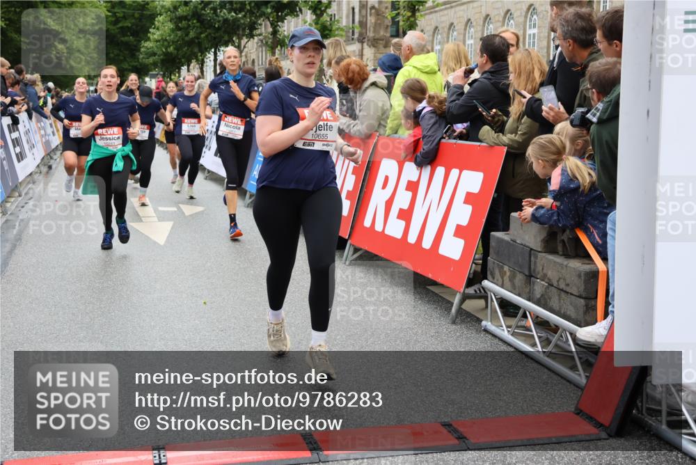14.06.2026 - REWE Women's Run Strokosch-Dieckow http://msf.ph/oto/9786283 14.06.2026 10:06:27 Ziel 10243, 10255, 10474, 10655, 10672, 10701, 10988, 11011, 11134, 11148, 11211, 11235 meine-sportfotos.de