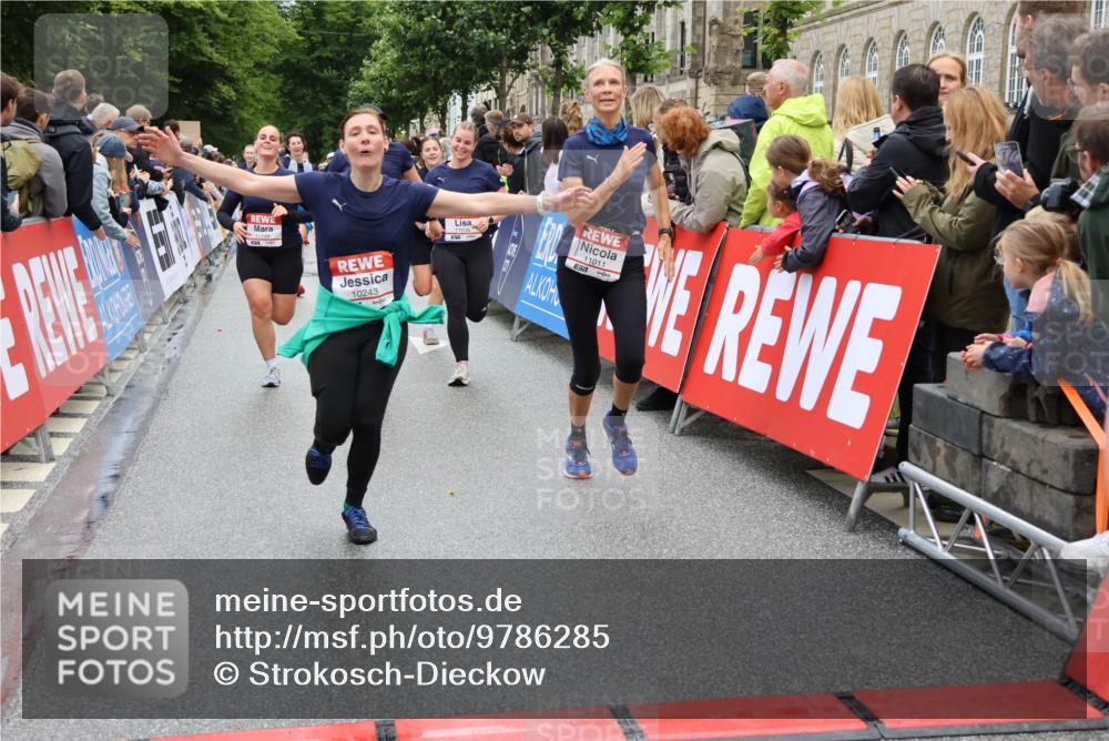 14.06.2026 - REWE Women's Run Strokosch-Dieckow http://msf.ph/oto/9786285 14.06.2026 10:06:28 Ziel 10243, 10255, 10474, 10655, 10672, 10701, 10857, 10988, 11011, 11134, 11148, 11211, 11233, 11235 meine-sportfotos.de