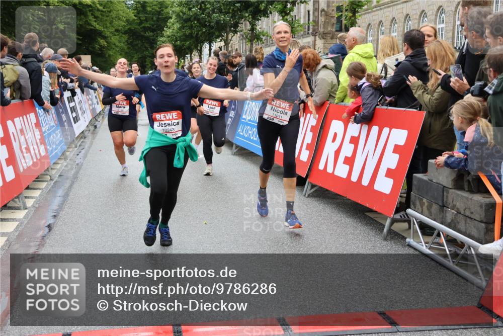 14.06.2026 - REWE Women's Run Strokosch-Dieckow http://msf.ph/oto/9786286 14.06.2026 10:06:28 Ziel 10243, 10255, 10474, 10655, 10672, 10701, 10857, 10988, 11011, 11134, 11148, 11211, 11233, 11235 meine-sportfotos.de