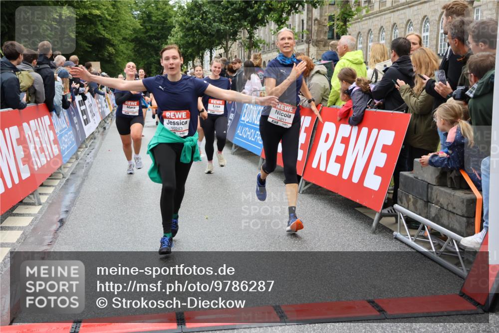14.06.2026 - REWE Women's Run Strokosch-Dieckow http://msf.ph/oto/9786287 14.06.2026 10:06:28 Ziel 10243, 10255, 10474, 10655, 10672, 10701, 10857, 10988, 11011, 11134, 11148, 11211, 11233, 11235 meine-sportfotos.de