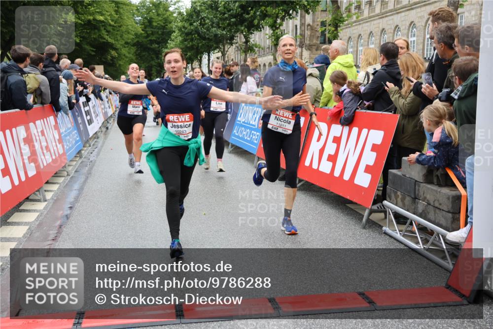 14.06.2026 - REWE Women's Run Strokosch-Dieckow http://msf.ph/oto/9786288 14.06.2026 10:06:28 Ziel 10243, 10255, 10474, 10655, 10672, 10701, 10857, 10988, 11011, 11134, 11148, 11211, 11233, 11235 meine-sportfotos.de
