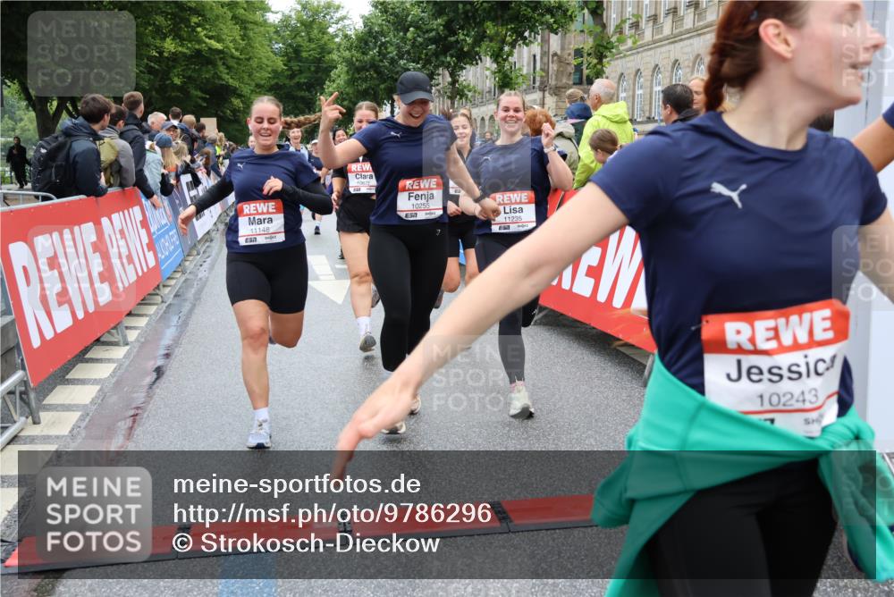 14.06.2026 - REWE Women's Run Strokosch-Dieckow http://msf.ph/oto/9786296 14.06.2026 10:06:30 Ziel 10243, 10255, 10474, 10655, 10672, 10826, 10857, 10988, 11011, 11148, 11233, 11235, 11484, 11521 meine-sportfotos.de